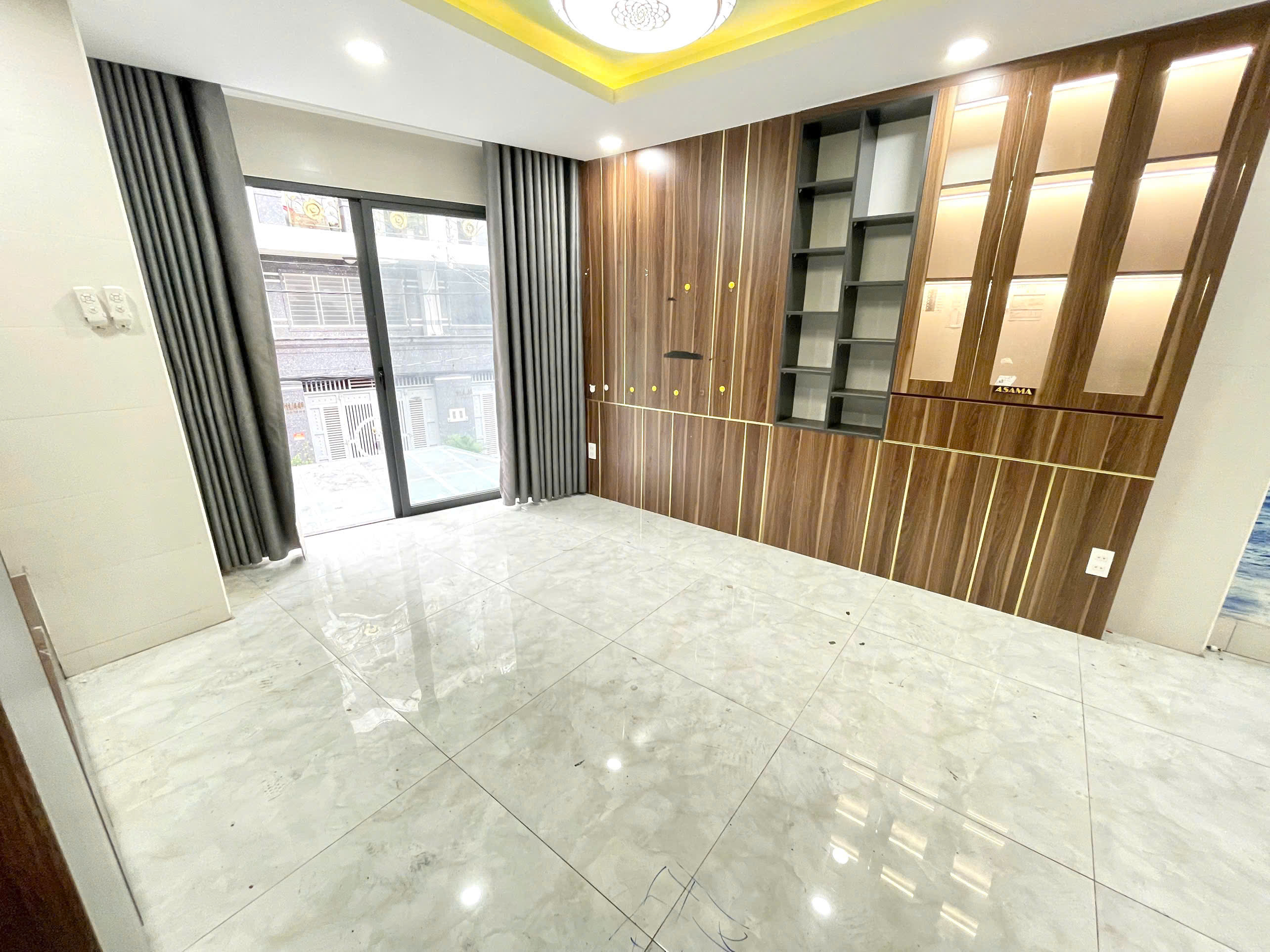 PHÒNG BAN CÔNG GIÁ RẺ RỘNG RÃI