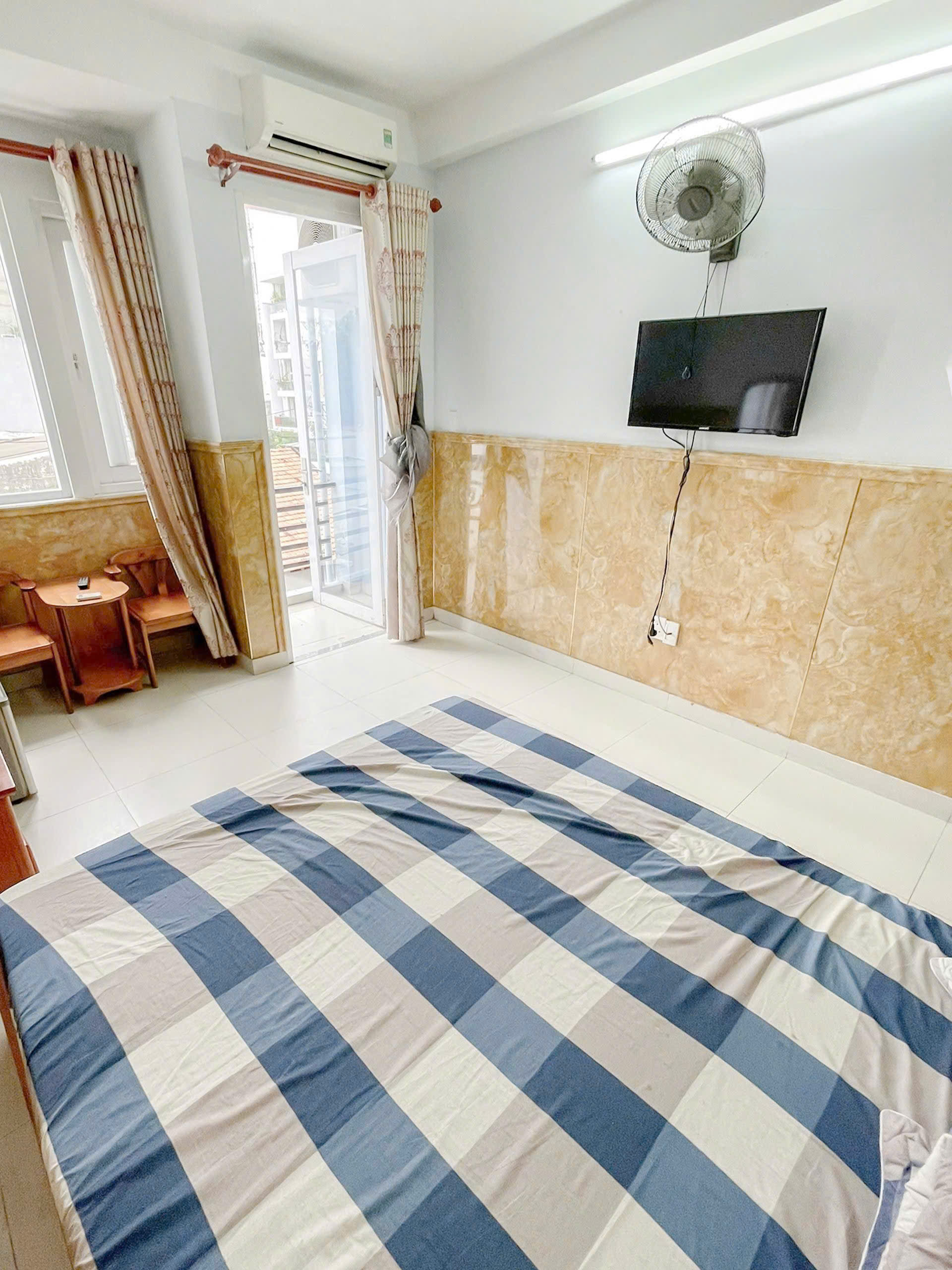 CĂN HỘ BAN CÔNG SẴN NỘI THẤT