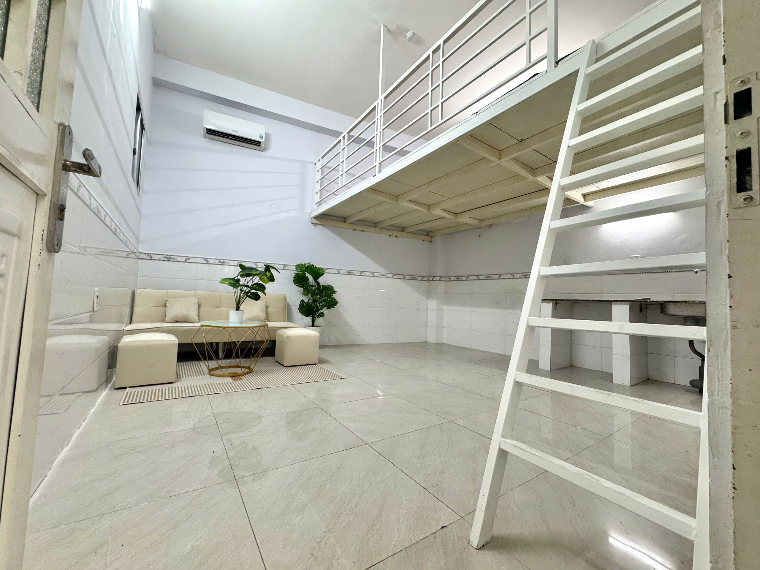 PHÒNG SIÊU RỘNG CÓ GÁC SẴN NỘI THẤT