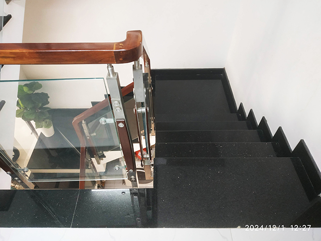Cho nữ thuê Phòng trọ Q.Bình Thạnh, 25m2 mới đẹp, ban công, cửa sổ, hẻm 7m. Giá rẻ nhất khu này.
