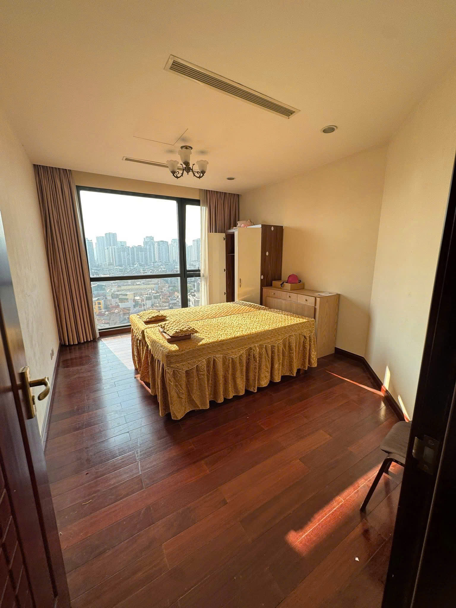 Phòng Royal City – tiện ích cao cấp – ở lâu dài