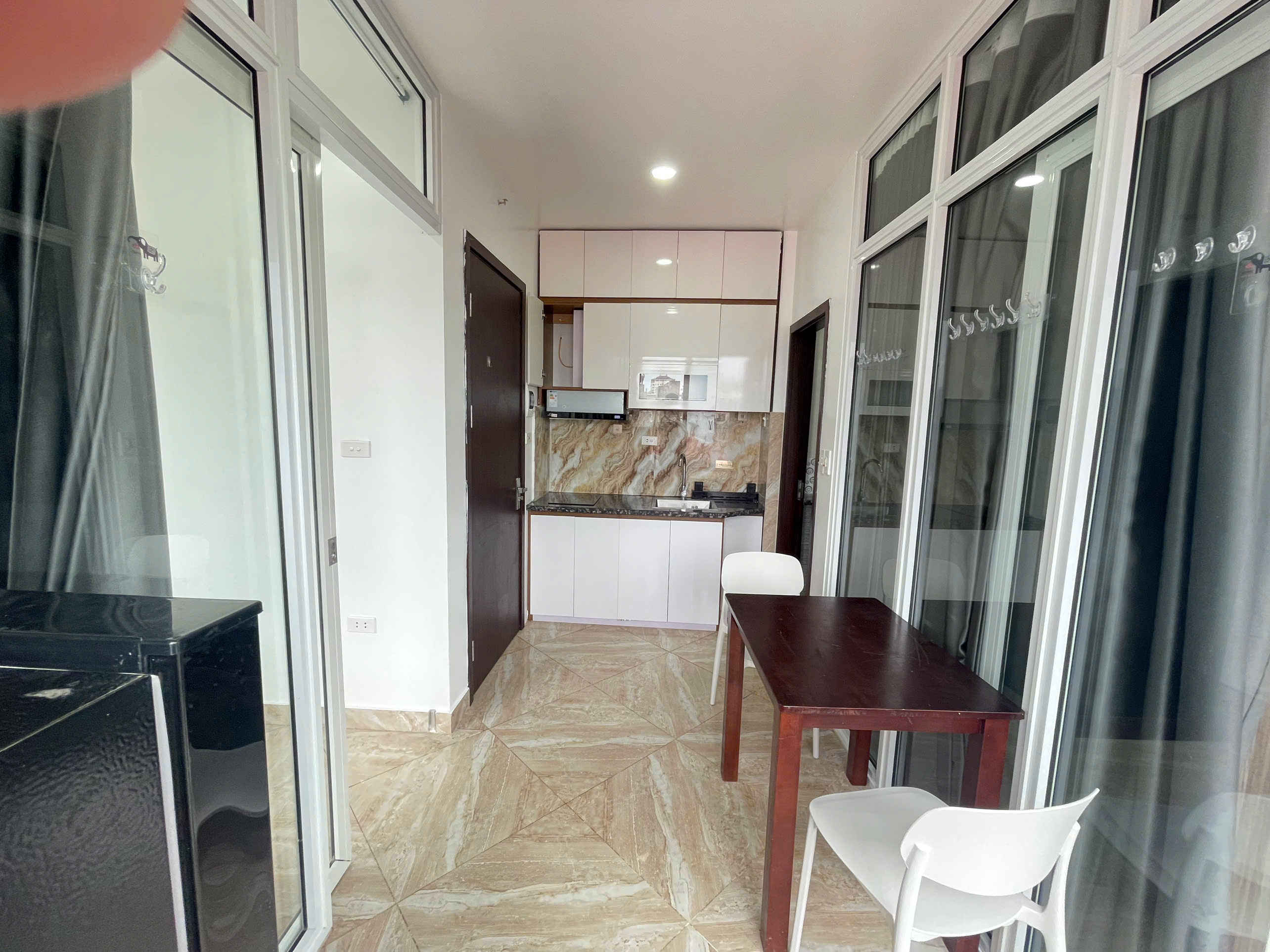 Căn 2N1K Full Nội Thất – Ban Công Thoáng – Văn Cao Ba Đình