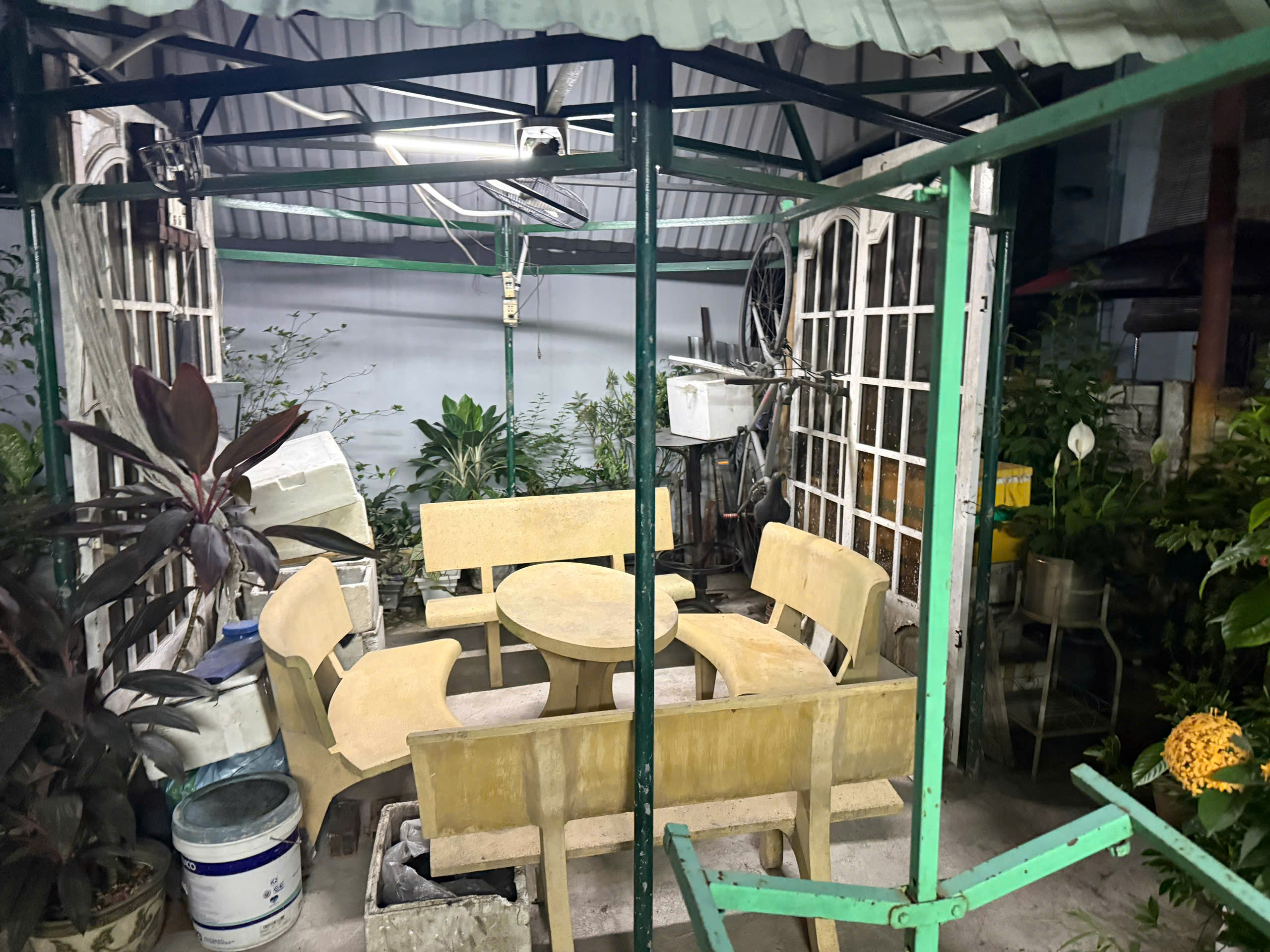 Cho thuê phòng trọ diện tích 24m2 - đường số 42 - WC Riêng - Phòng bếp riêng - có sân vườn chung 